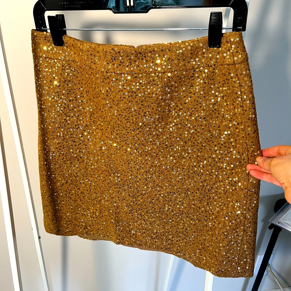 LOFT sequin skirt - size 4.